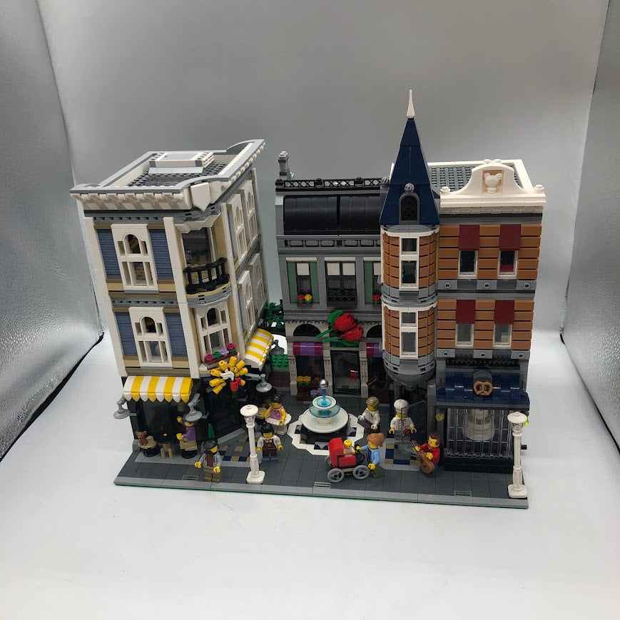 Assembly Square 10255 Used LEGO® Creator Expert™️ Set – Bricks