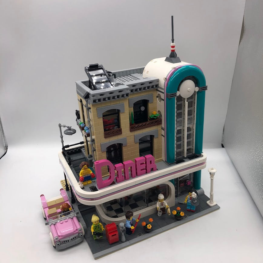 Downtown Diner 10260 Used LEGO® Creator Expert™️ Modular