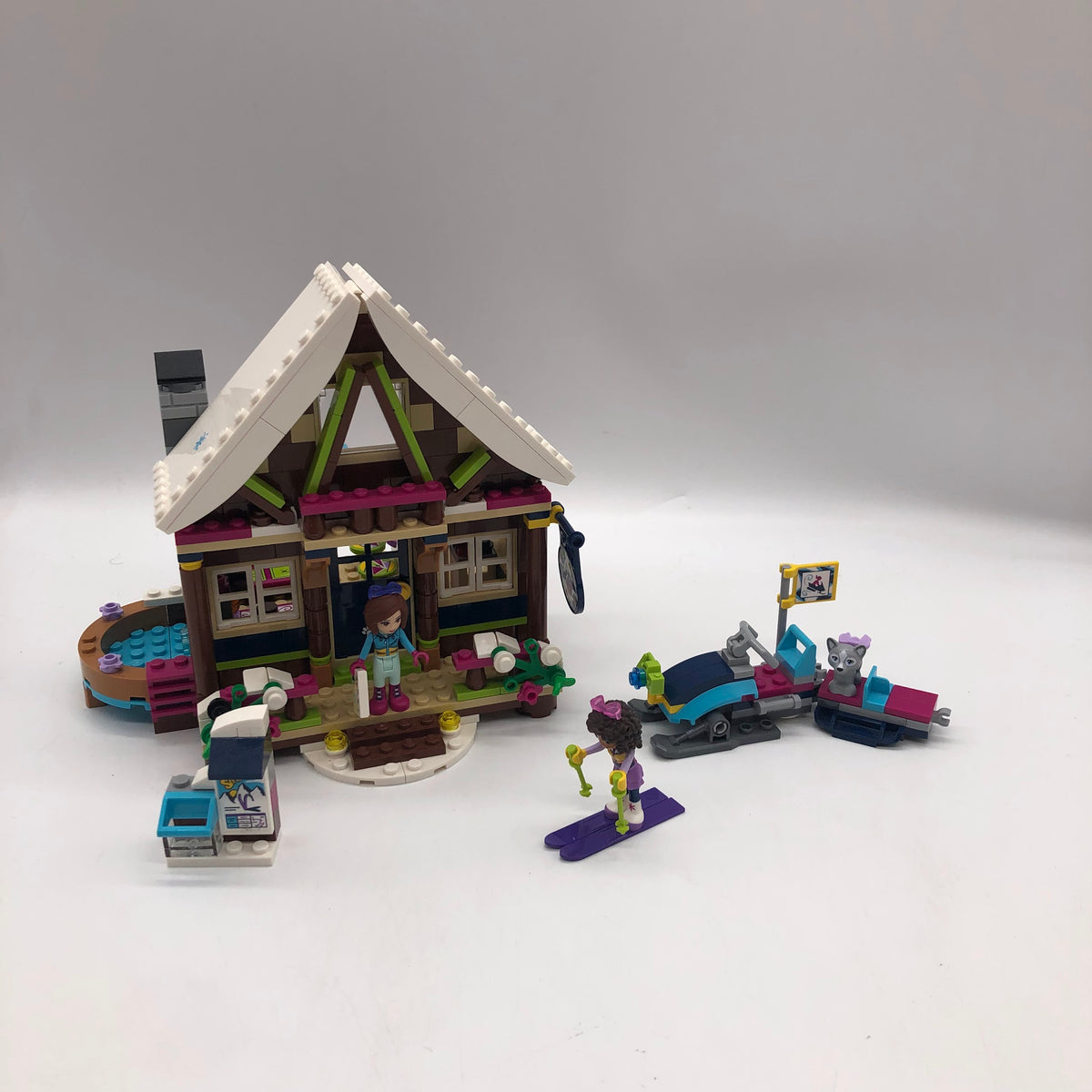 Lego Friends Snow Resort popular Chalet (41323) Retired