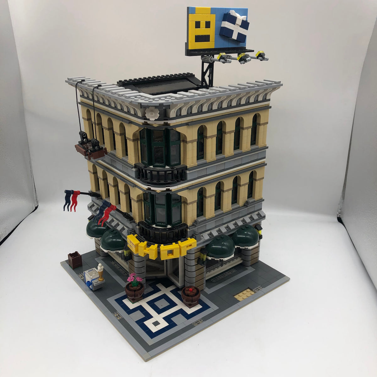 Lego Kit Lego Creator Grand Emporium 10211 Lego 10211 Bricklink