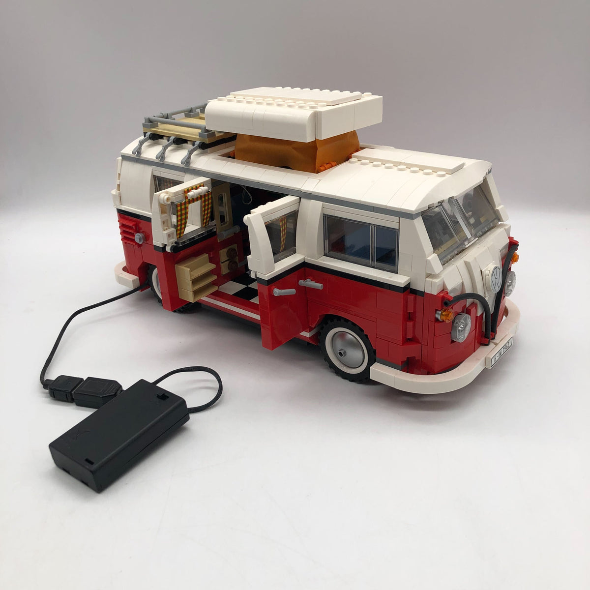 Volkswagen Camper Van 10220 - Used LEGO® Creator Expert Set – & Minifigs