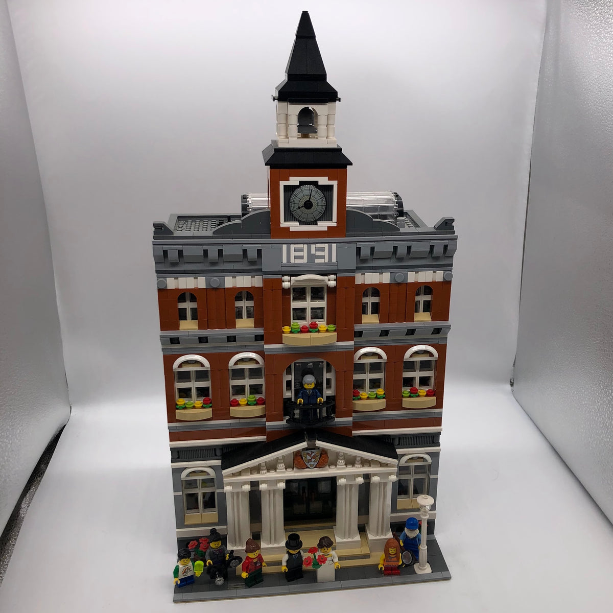 Lego town hall online minifigures