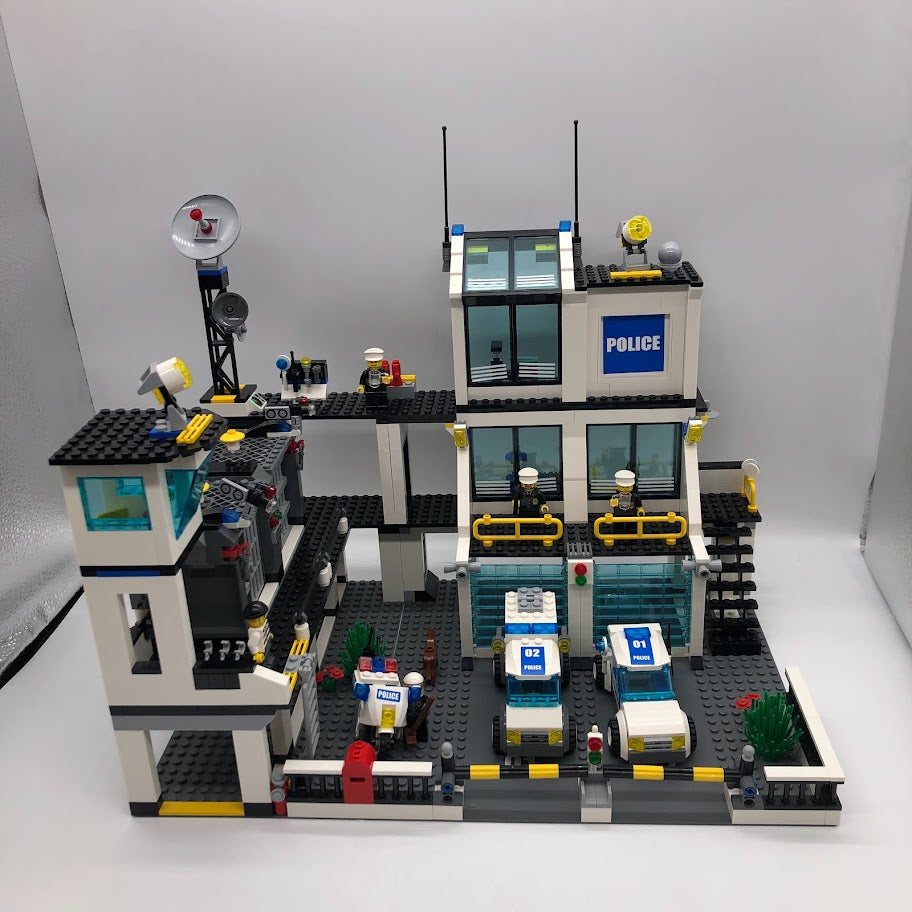 Police Headquarters - LEGO® City™️ Set – Bricks Minifigs Eugene