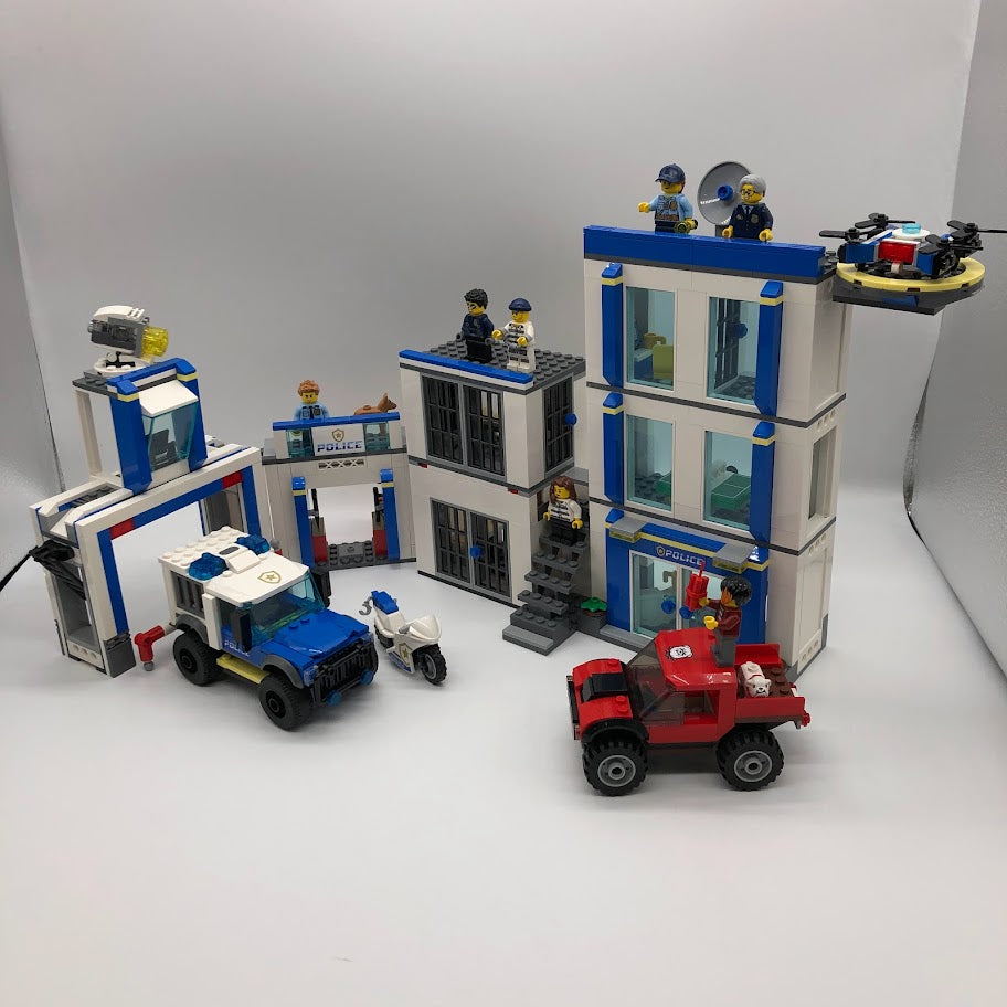 Police Station 60246 Used LEGO City Set Bricks Minifigs