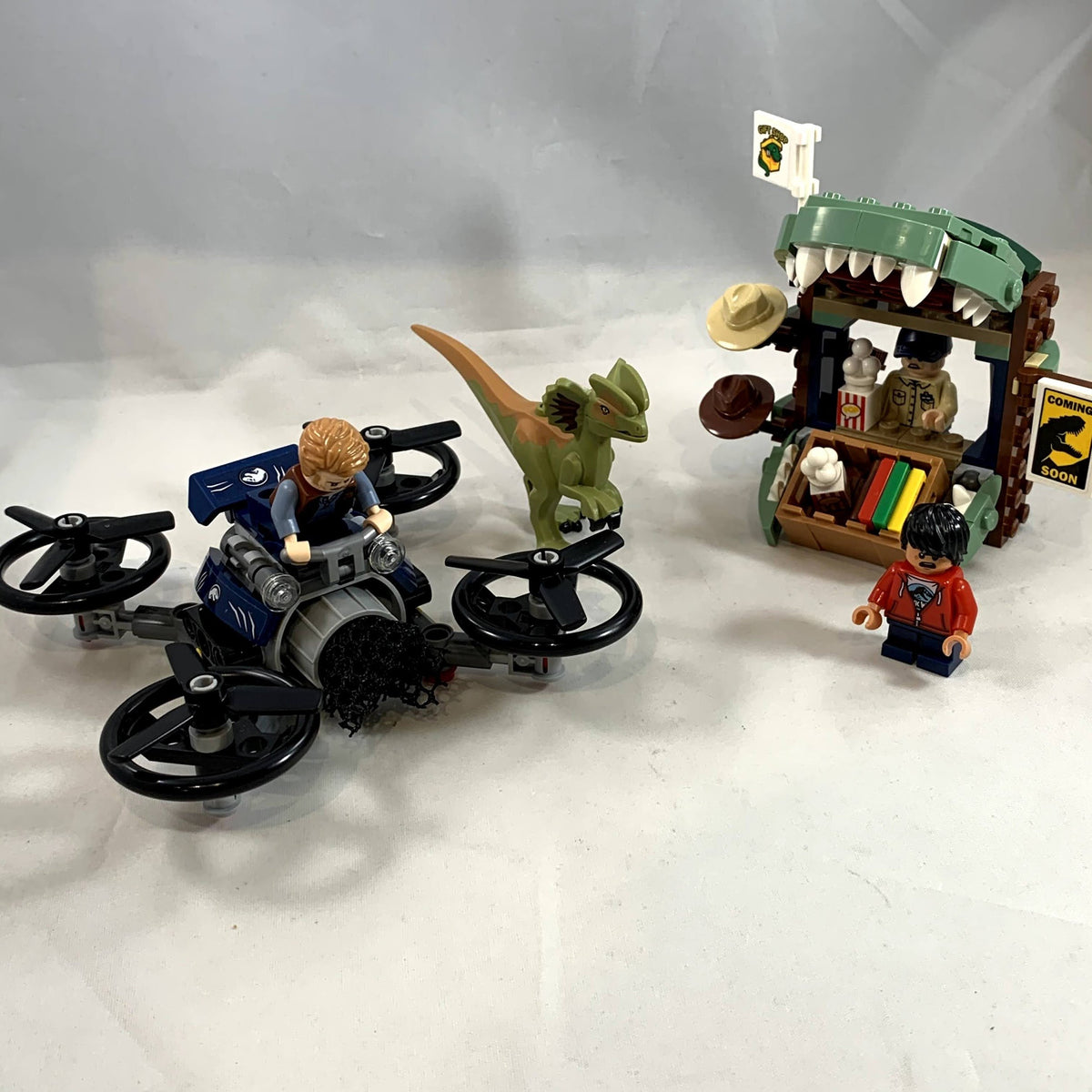 Lego jurassic world dilophosaurus online on the loose set