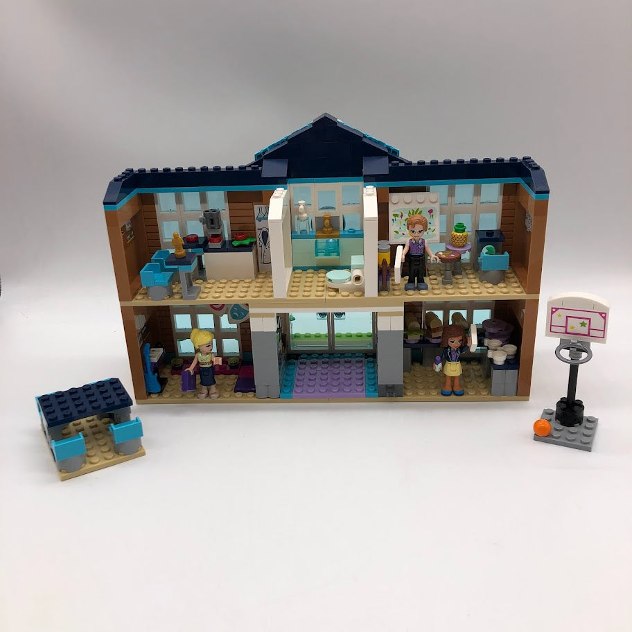 skræmmende Tilbagetrækning Pump Heartlake City School 41682 - Used LEGO® Friends™️ Set – Bricks & Minifigs  Eugene