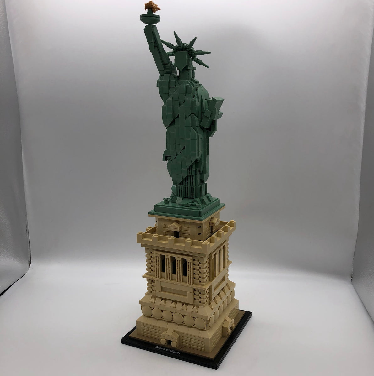 Statue of Liberty 21042 - Used LEGO® Architecture Set – Bricks & Minifigs  Eugene