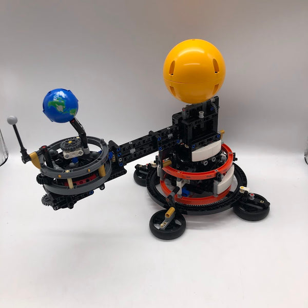 Planet Earth and Moon in Orbit 42179 - Used LEGO Technic Set
