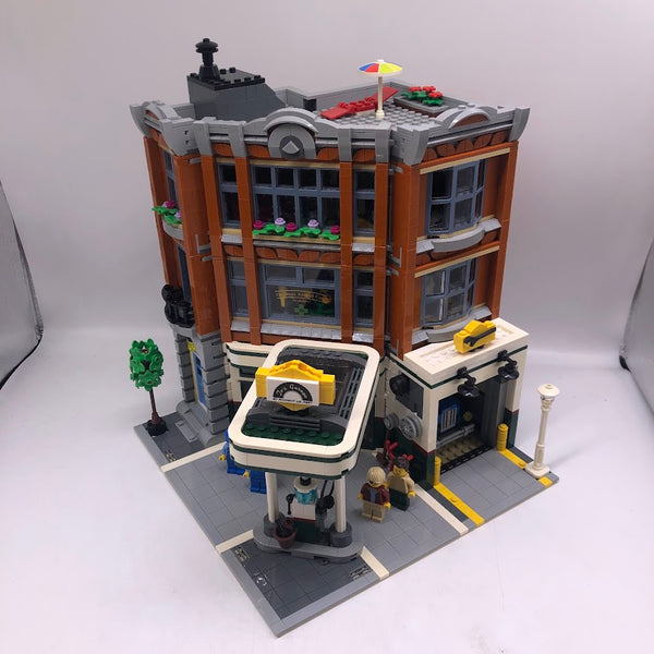 Corner Garage 10264 - Used LEGO Creator set