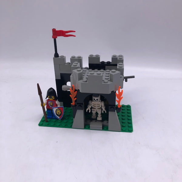 Skeleton Surprise 6036 - Used LEGO Castle set