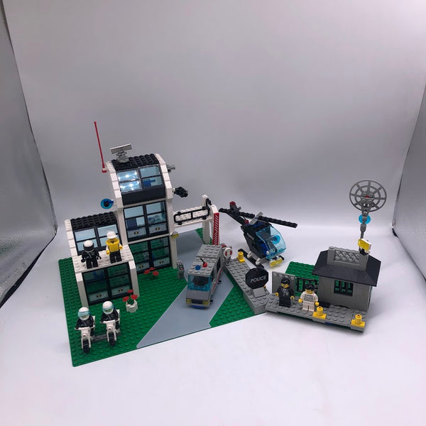 Metro PD Station 6598 - Used LEGO Classic Town set