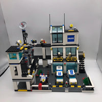 Takke fjendtlighed Tegnsætning Police Headquarters 7744 - Used LEGO® City™️ Set – Bricks & Minifigs Eugene