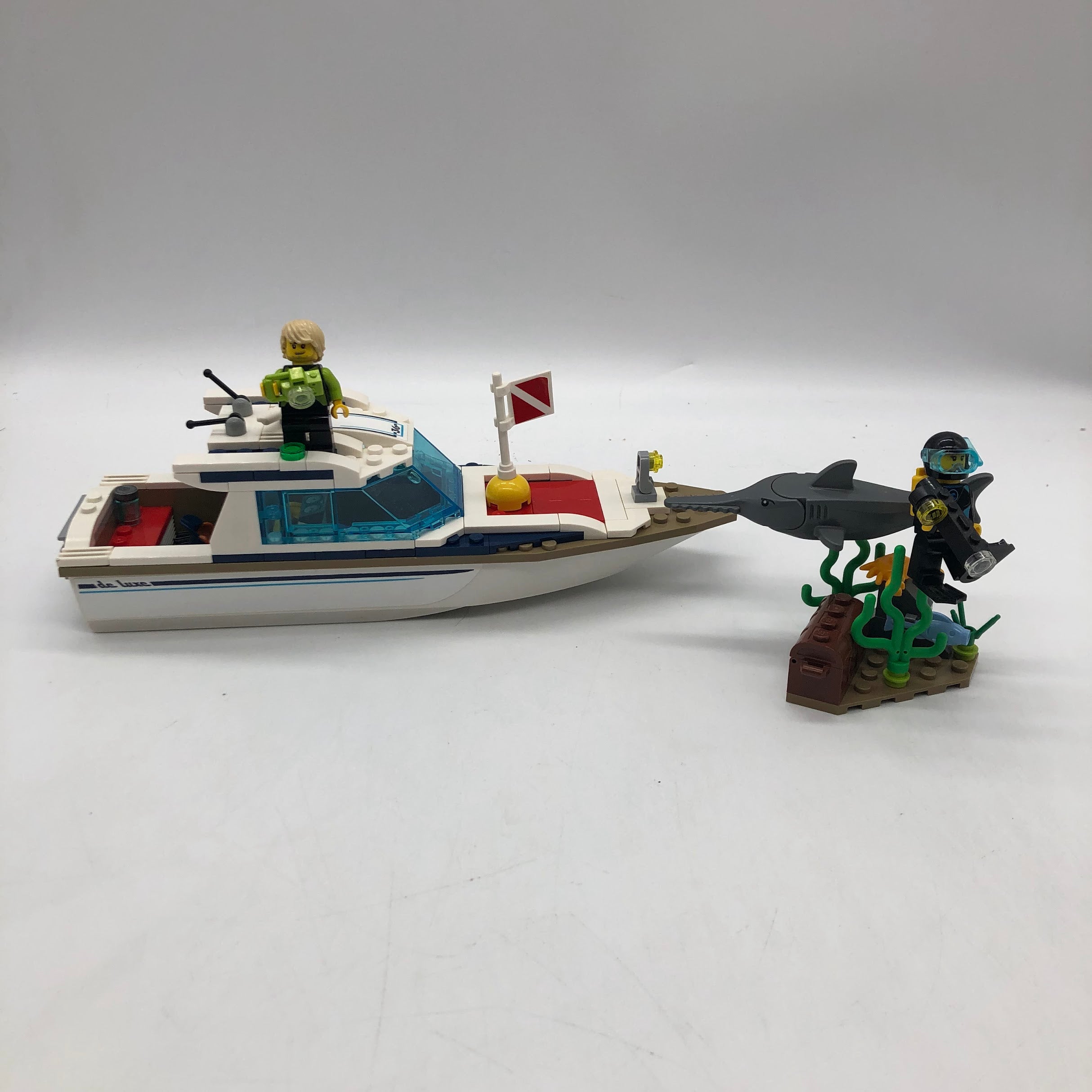 60221 Lego Diving Yacht 60221 Used LEGO® City™️ Set – Bricks