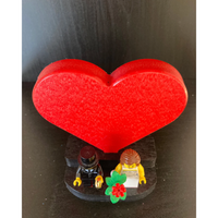 Minifigure Display - Heart (Red)