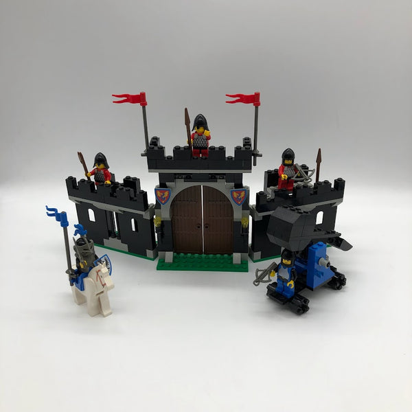 6059 Knight's Stronghold [USED]