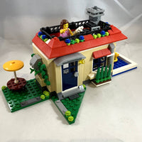 31067 Modular Poolside Holiday [USED]