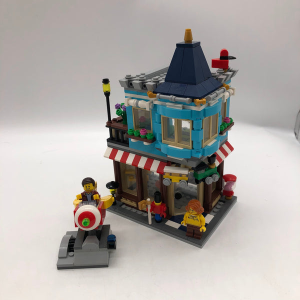 31105 Toy Shop Town House [USED]