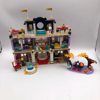 41684 Heartlake City Grand Hotel [USED]