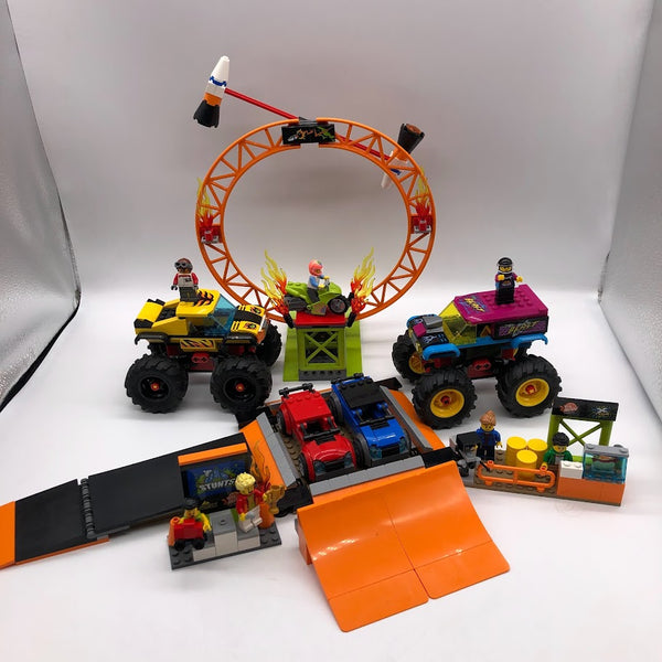 Stunt Show Arena 60295 - Eugene Minifigs – Used LEGO® & City™️ Bricks Set